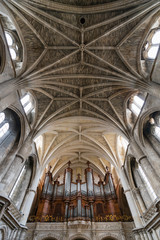 Fototapeta premium Saint Andrew Cathedral, Pey Berland square, Bordeaux, Nouvelle Aquitaine, France, Europe