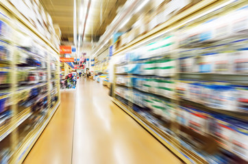 Fototapeta na wymiar Empty supermarket aisle