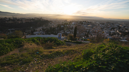 Panorámica de la ciudad de granada desde el mirador de San Miguel