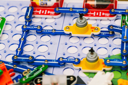Electronic circuits and designer boards for children. Details and spare parts of the designer. The first experiments and the first steps in programming.