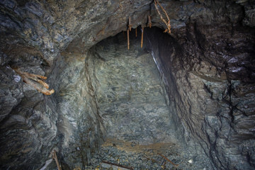 Gold mine underground vertical raise hole