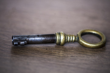 Clé ancienne fer forgé et laiton vieilli métal ancien aspect vintage