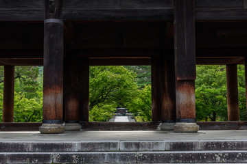 南禅寺の三門と青紅葉