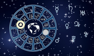 Rueda zodiacal y signos de planetas con fondo del firmamento