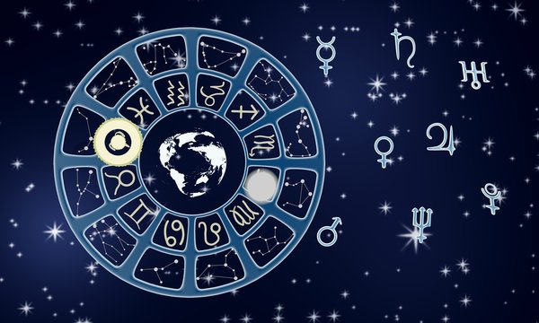 Rueda zodiacal y signos de planetas con fondo del firmamento