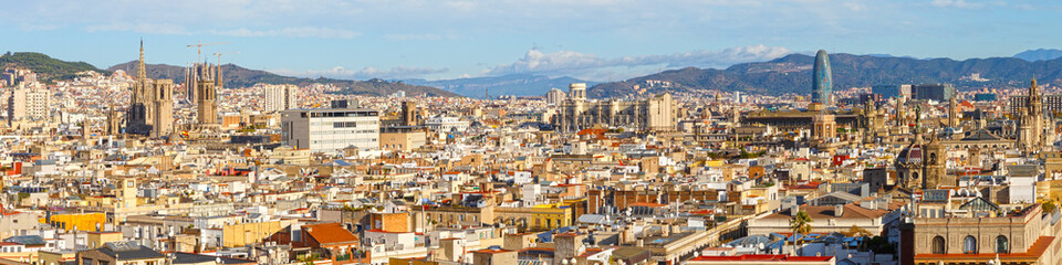 Fototapeta na wymiar Wide panorama of Barcelona, Spain