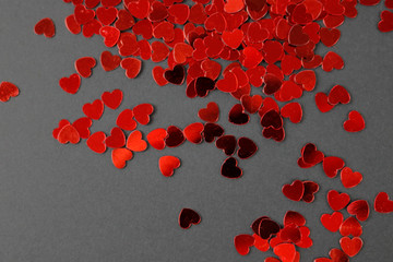 Rote Herzen auf dunklem Hintergrund 7