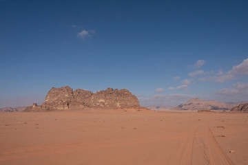 Fototapeta na wymiar Vista panorámica del desierto de Wadi Rum, Jordania 