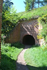 Wejście do tunelu w tweirdzy Boyen, Giżycko, Polska - obrazy, fototapety, plakaty