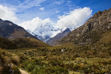 Fototapeta na wymiar Beautiful, challenging trip to Laguna 69 in Andes mountain in Huascarán national park in Peru. 