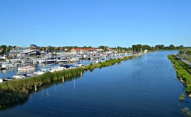 Kanał w porcie, Giżycko, Polska - obrazy, fototapety, plakaty