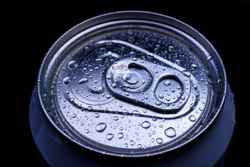  silver aluminum can with spray of water 