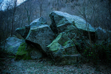 Rochers servant à l'entrainement des grimpeurs