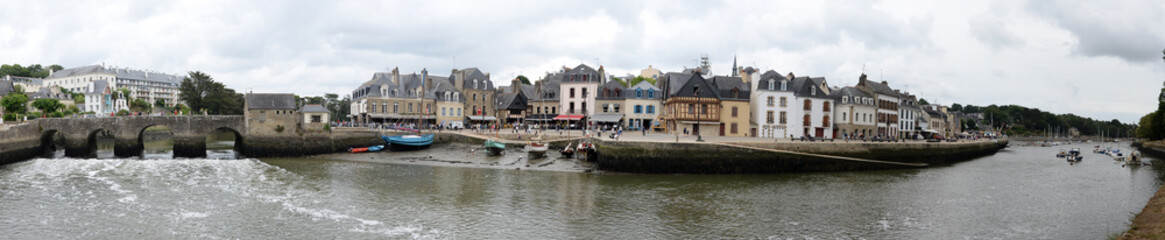 Fototapeta na wymiar Panorama von Saint Goustan, Bretagne
