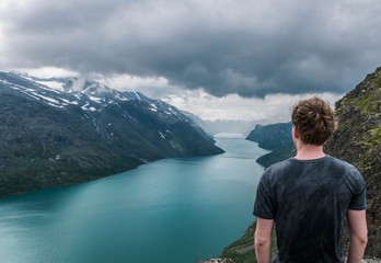 Fototapeta premium hiker looking out over Gjende lake on the besseggen ridge Norway
