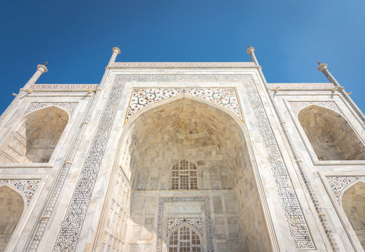 Taj Mahal mausoleum built in 1643 by Mughal emperor Shah Jahan to house the tomb of his wife Mumtaz Mahal, Agra, India
