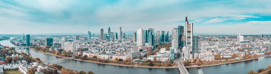 Luftbild Frankfurt am Main Deutschland vom Main in Richtung Stadt. 10.12.2019 Frankfurt am Main Deutschland. © Tudorean