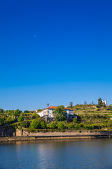 Obraz premium Vila Nova de Gaia on the banks of Douro River seen from Porto city