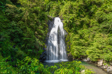 Obraz premium Long exposure picture of the Xinliao waterfall on the island of Taiwan in summer