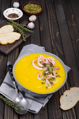 Vegetable soup with seafood