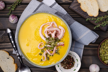 Vegetable soup with seafood