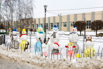 Snowmen on the Theater Square of the city of Kursk
