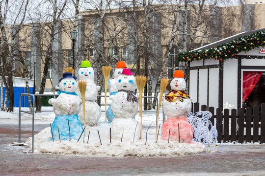  Snowmen on the Theater Square of the city of Kursk
