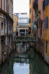 Fototapeta na wymiar calm venice street canals view