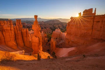 Foto op Canvas Sunrise Sunstar at Thors Hammer in Bryce Canyon National Park © Richard