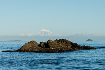 Fototapeta premium mountains, mountain view, vancouver, baker, mt baker, washington state, washington, travel the world, coast, north cascades, stormy mountain, clouds, summer, scenery, travel, snow, ocean, mountain, se