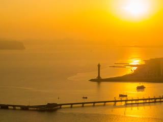 Fototapeta na wymiar Amazing sunset in Halong Bay, Vietnam