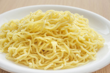 茹でた中華麺