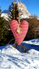 Piękne góry Dolomity w zimowej aurze, pobyt dla dwojga w schronisku w górach i na nartach
