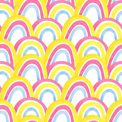Nahtloses Muster aus Regenbogen. Rosa, gelb, blau. Festlicher Hintergrund für Sommer und Kinder. Aquarellillustrationen auf weißem Hintergrund. Niedlicher, lustiger Druck