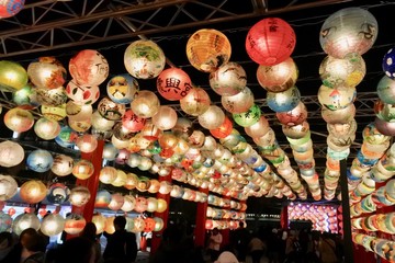 大阪の中央公会堂のランタン祭り © Kazzy