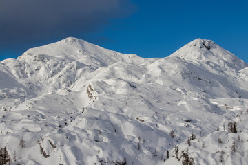 Fototapeta na wymiar Landscape covered in snow near Komna