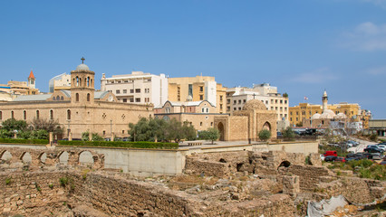 Fototapeta premium Bejrut, Liban - siedziba grecko-prawosławnej archidiecezji w Bejrucie, katedra św.Jerzego jest jednym z głównych budynków sakralnych miasta, które obejmuje dziedzictwo katolickie, prawosławne i muzułmańskie