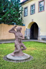 bernburg, deutschland - 20.06.2019 - skulptur von till eulenspiegel