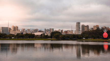 Fototapeta na wymiar Sao Paulo/Brazil: Ibirapuera park, fountains, cityscape