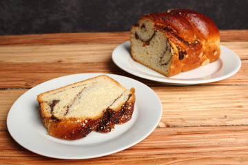 Yeast cake with poppy seed