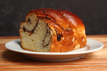 Yeast cake with poppy seed