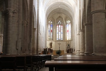 Fototapeta na wymiar Abbaye d'Ambronay construite au 8 ème siècle - Département de l'Ain - Région Rhône Alpes - France - Intérieur de l'abbaye