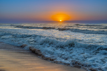 Fototapeta na wymiar tramonto sul mare