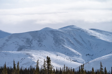 Obraz premium Snowy mountainsi n Northwest Territories Canada