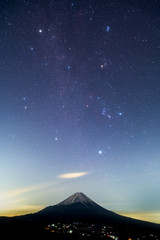 Fototapeta na wymiar 富士山と冬のダイヤモンド