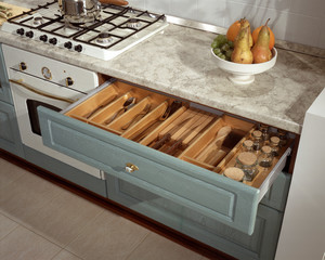 Cassetto attrezzato da cucina