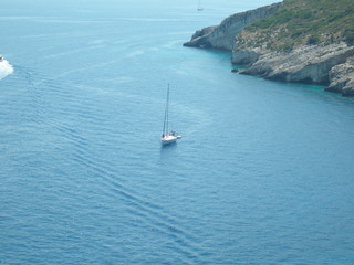 Fototapeta premium Yacht looking voor the best spot