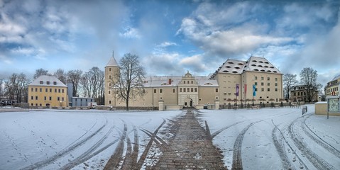 Fototapeta na wymiar Schloss Freudenstein im Winter 