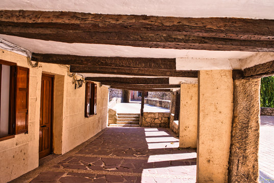 soportales de piedra y madera en pancorbo,burgos espa&ntilde;a