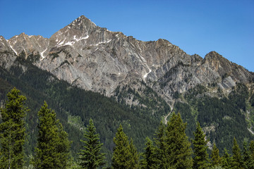 Obraz premium Yellowhead highway mountain view near Mount Robson early spring season, British Columbia, Canada